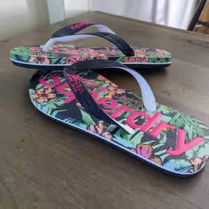 Superdry flip flops. Tina Tropical. US Sz 5/6 Never worn.